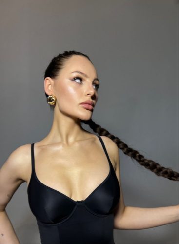 Эскортница Мишель