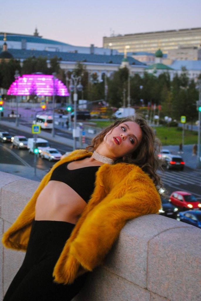 Премиум модель Алиса в Москве