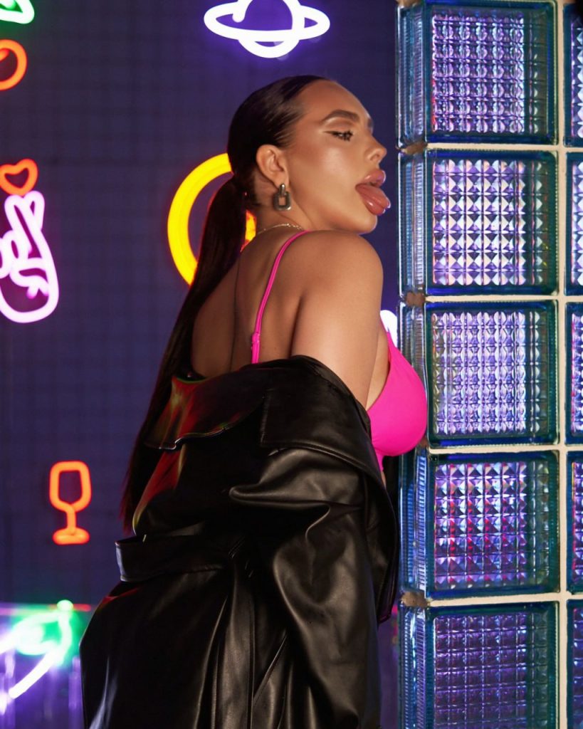 Эскорт модель Саша в Москве